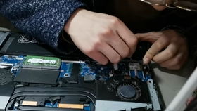 純干貨教程 惠普暗影精靈2換電池、內(nèi)存條、機(jī)械硬盤(pán)與固態(tài)硬盤(pán)，讓4年老本再戰(zhàn)五年